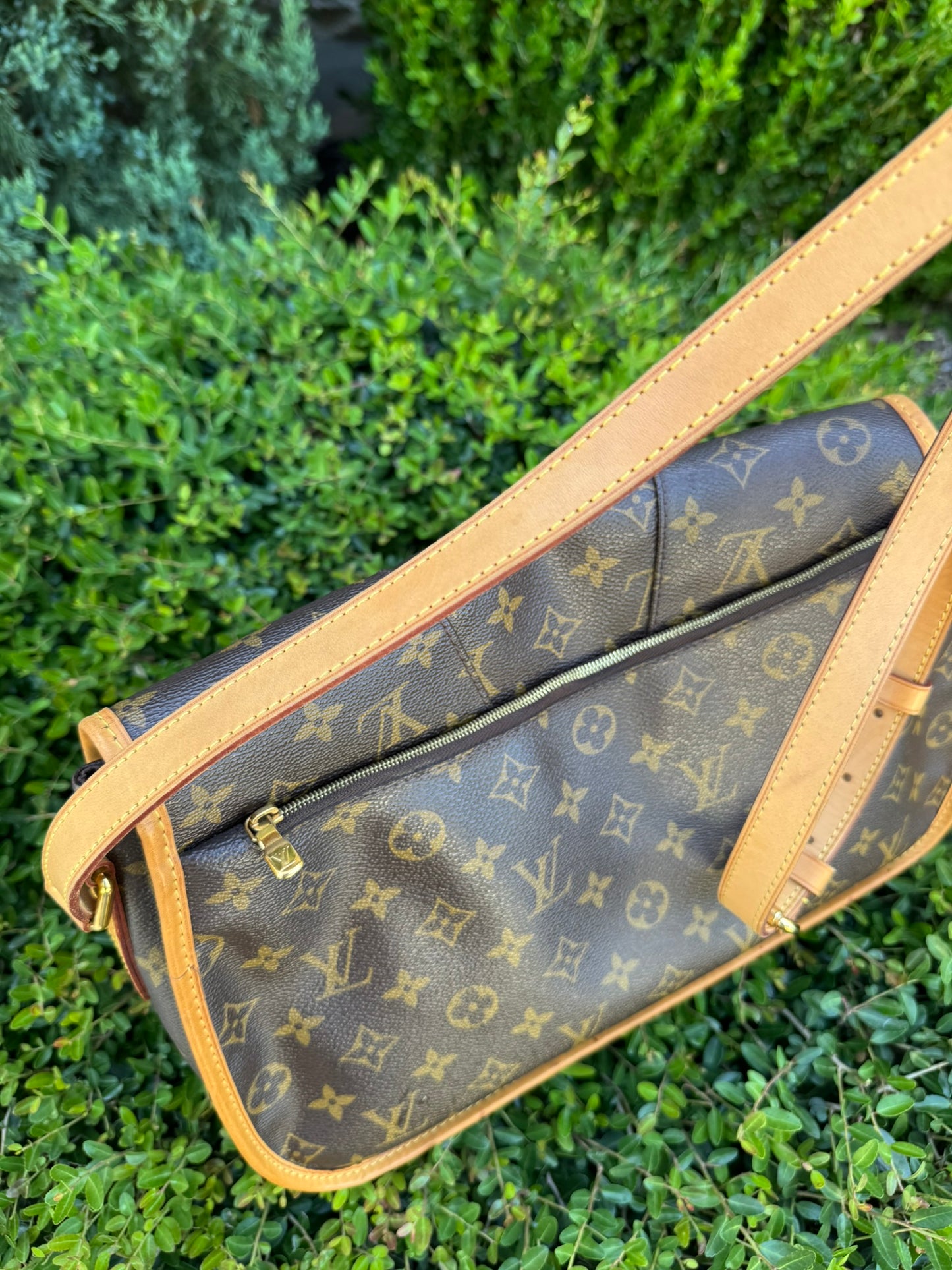 Louis Vuitton Menilmontant MM