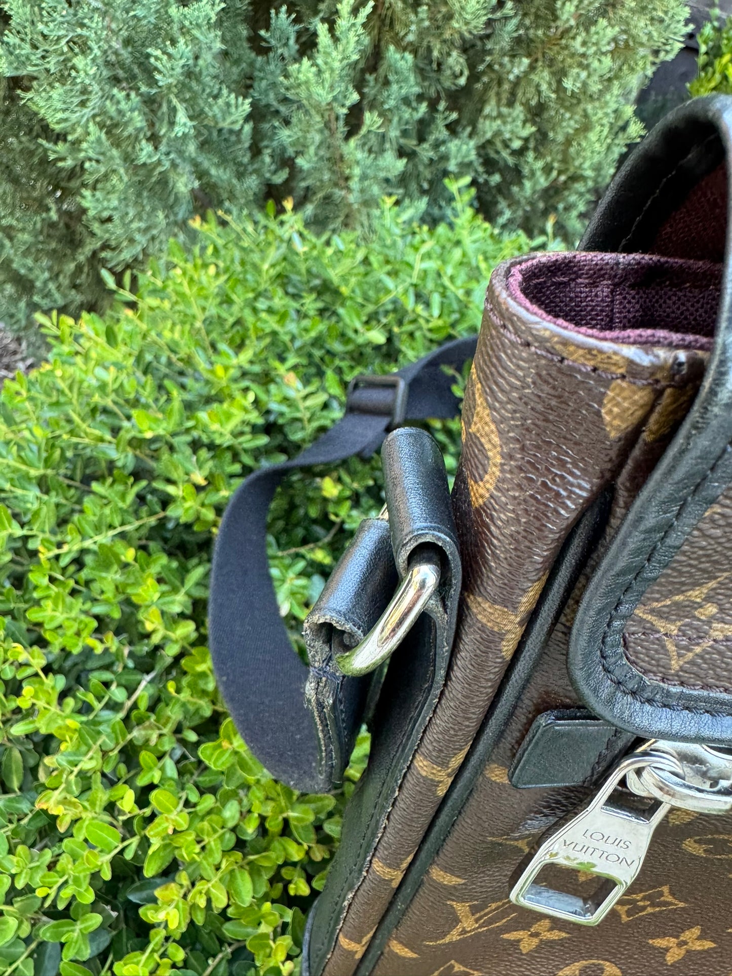 Louis Vuitton Bass Messenger MM