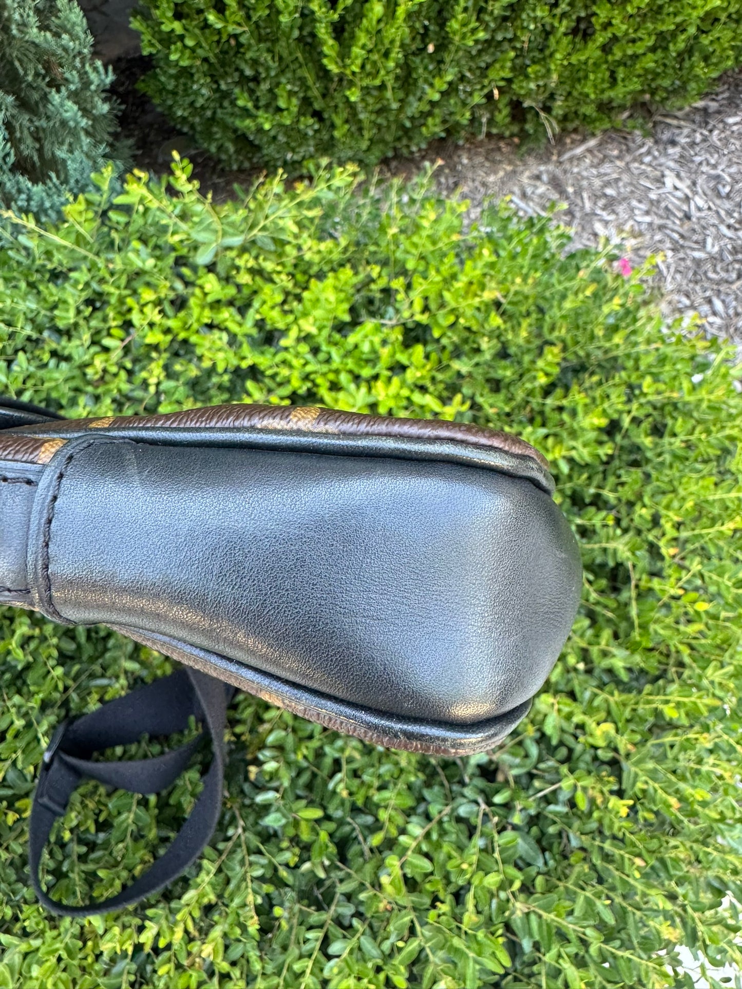 Louis Vuitton Bass Messenger MM