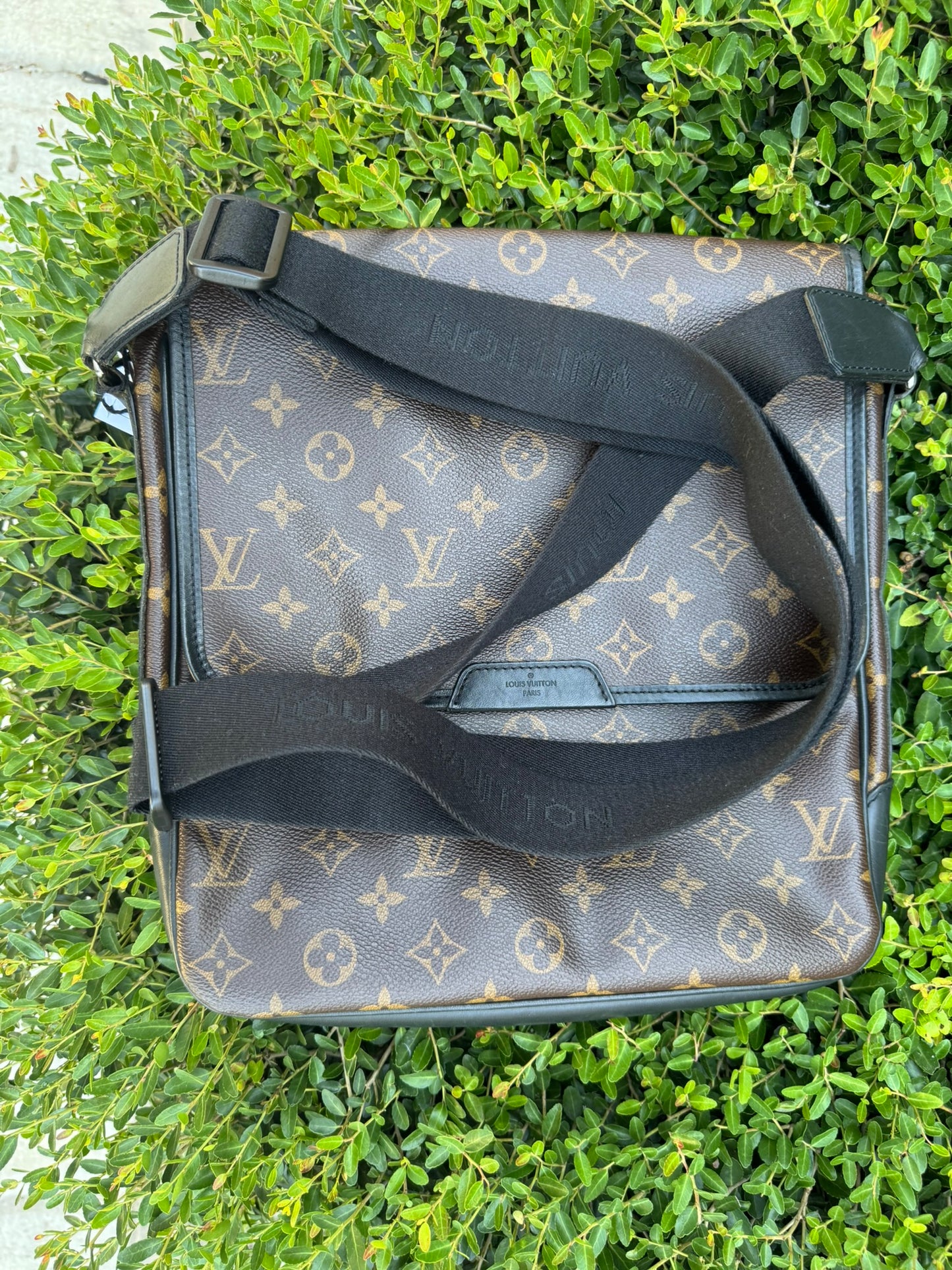 Louis Vuitton Bass Messenger MM