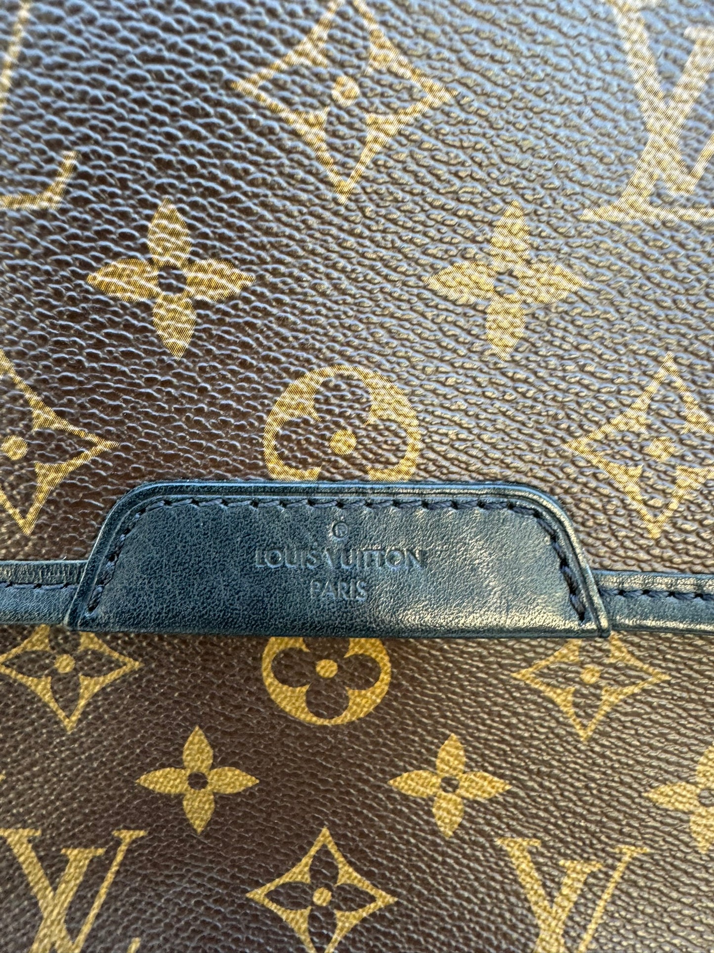 Louis Vuitton Bass Messenger MM