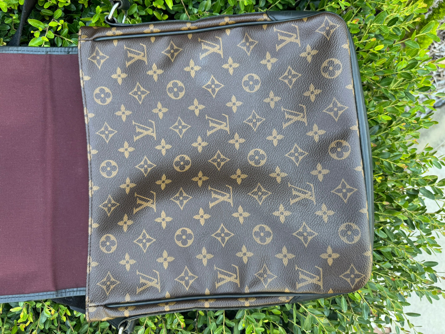 Louis Vuitton Bass Messenger MM