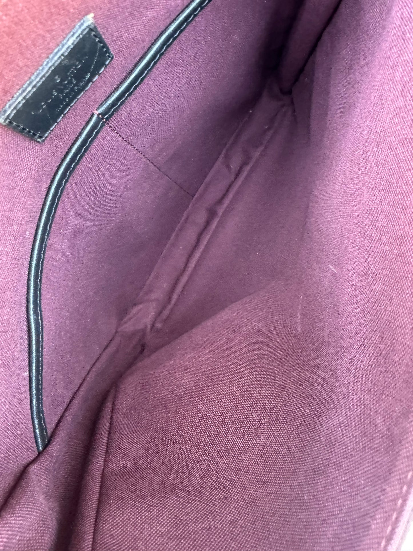 Louis Vuitton Bass Messenger MM