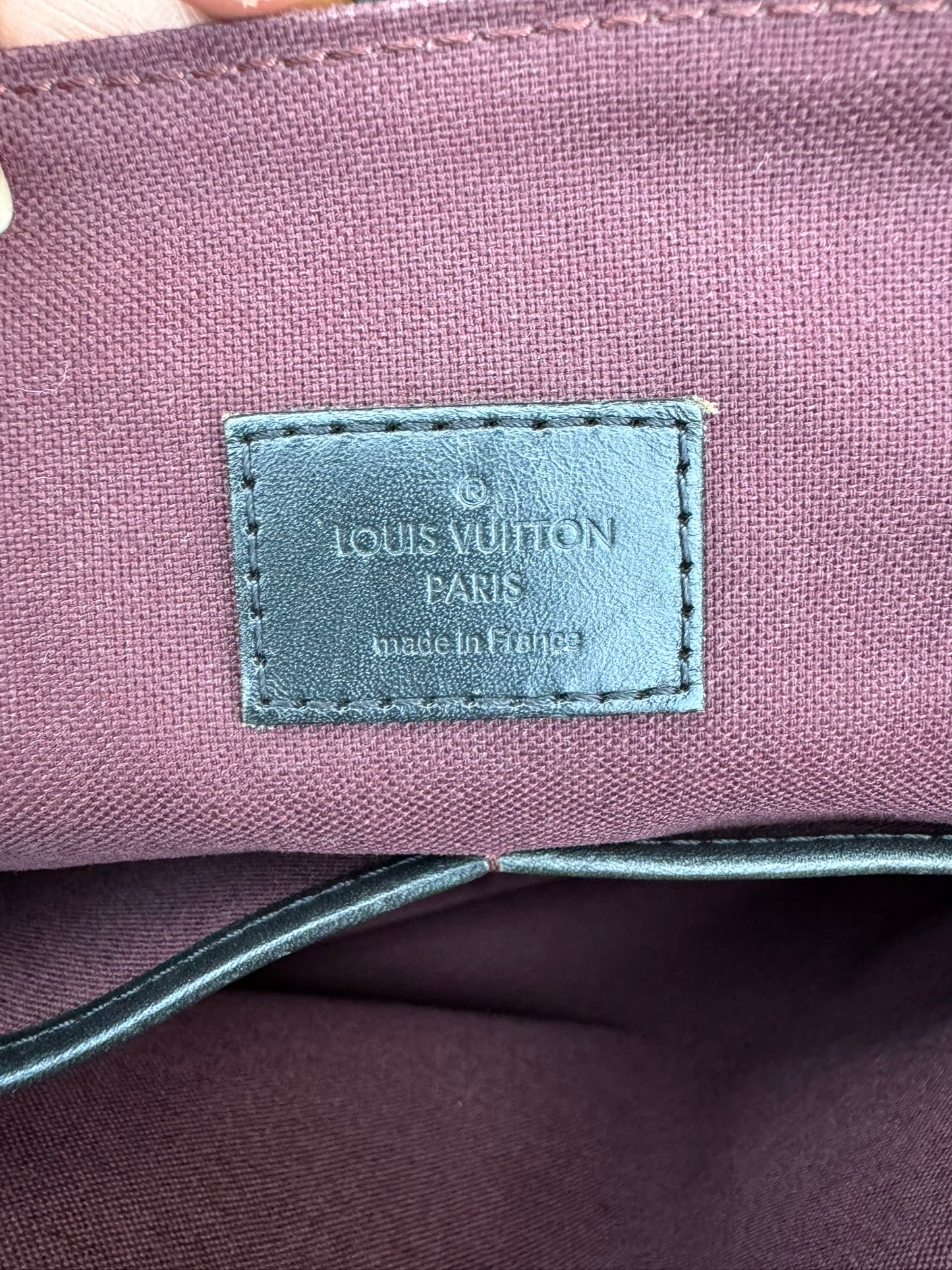 Louis Vuitton Bass Messenger MM