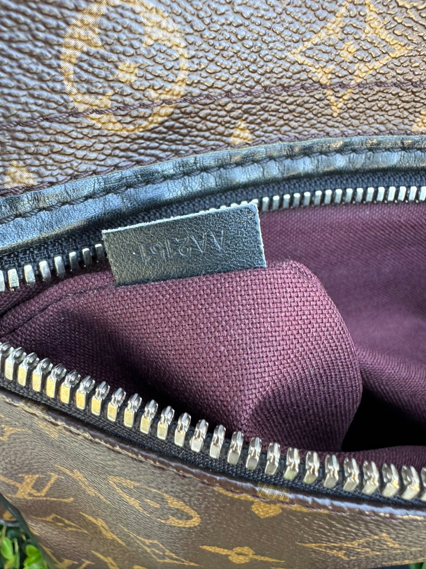 Louis Vuitton Bass Messenger MM