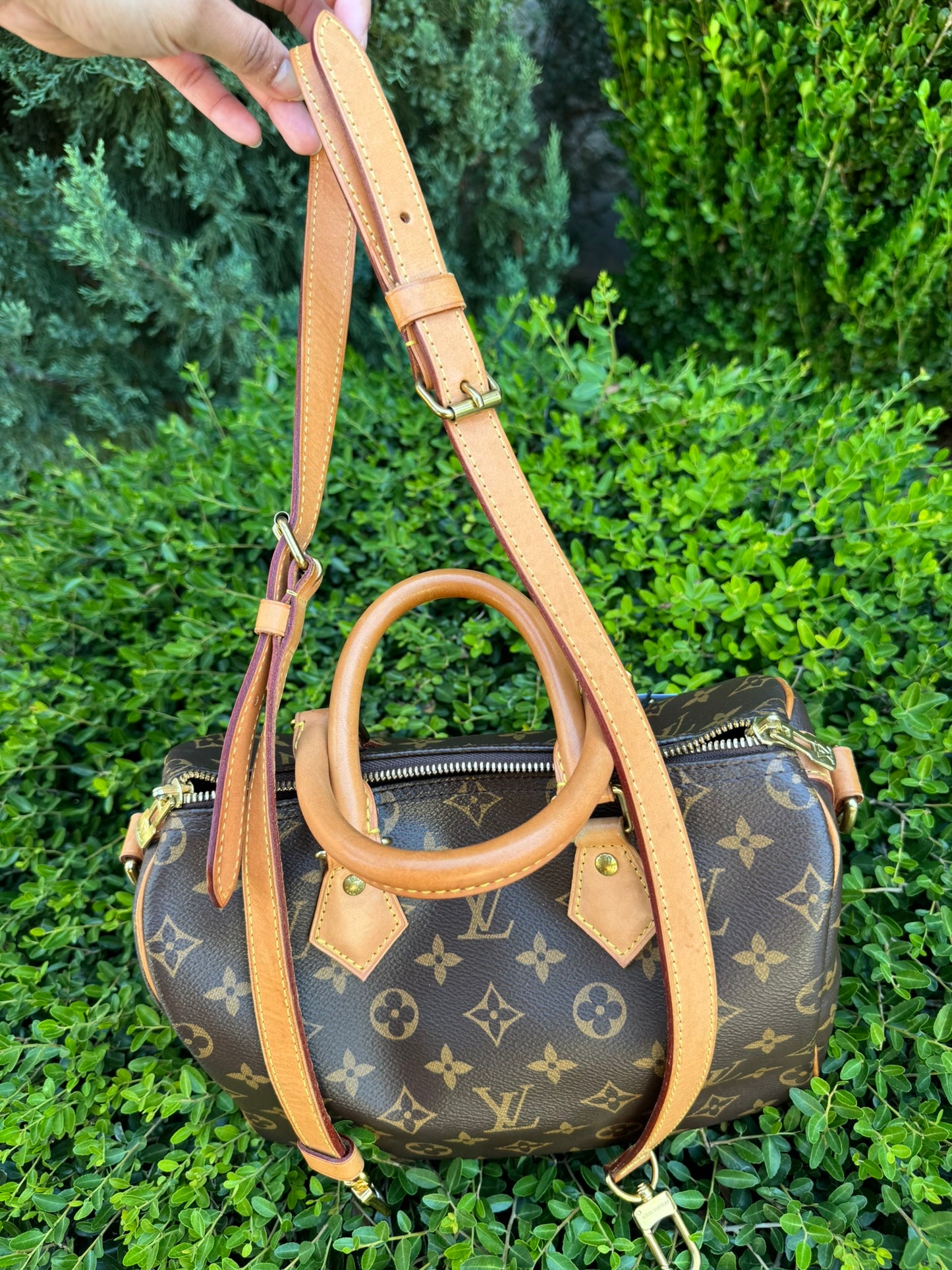 Louis Vuitton Speedy Bandoulière 25 in Monogram Canvas