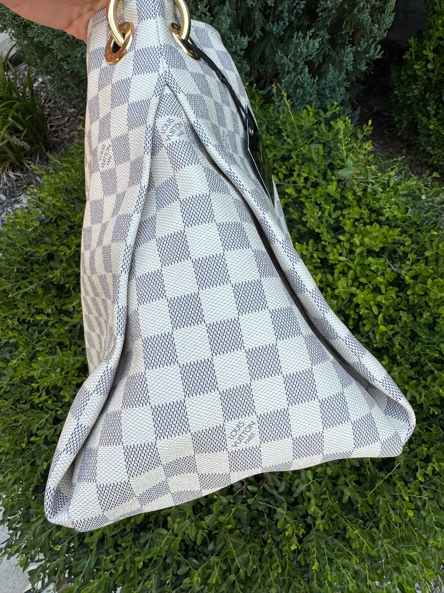 Louis Vuitton Artsy MM in Damier Azur Canvas