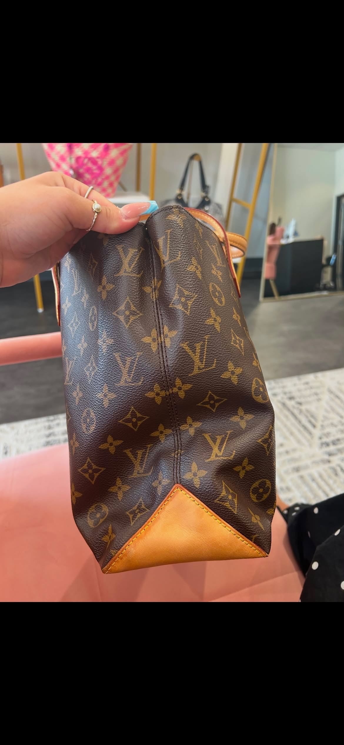Louis Vuitton Wilshire MM – Monogram Canvas