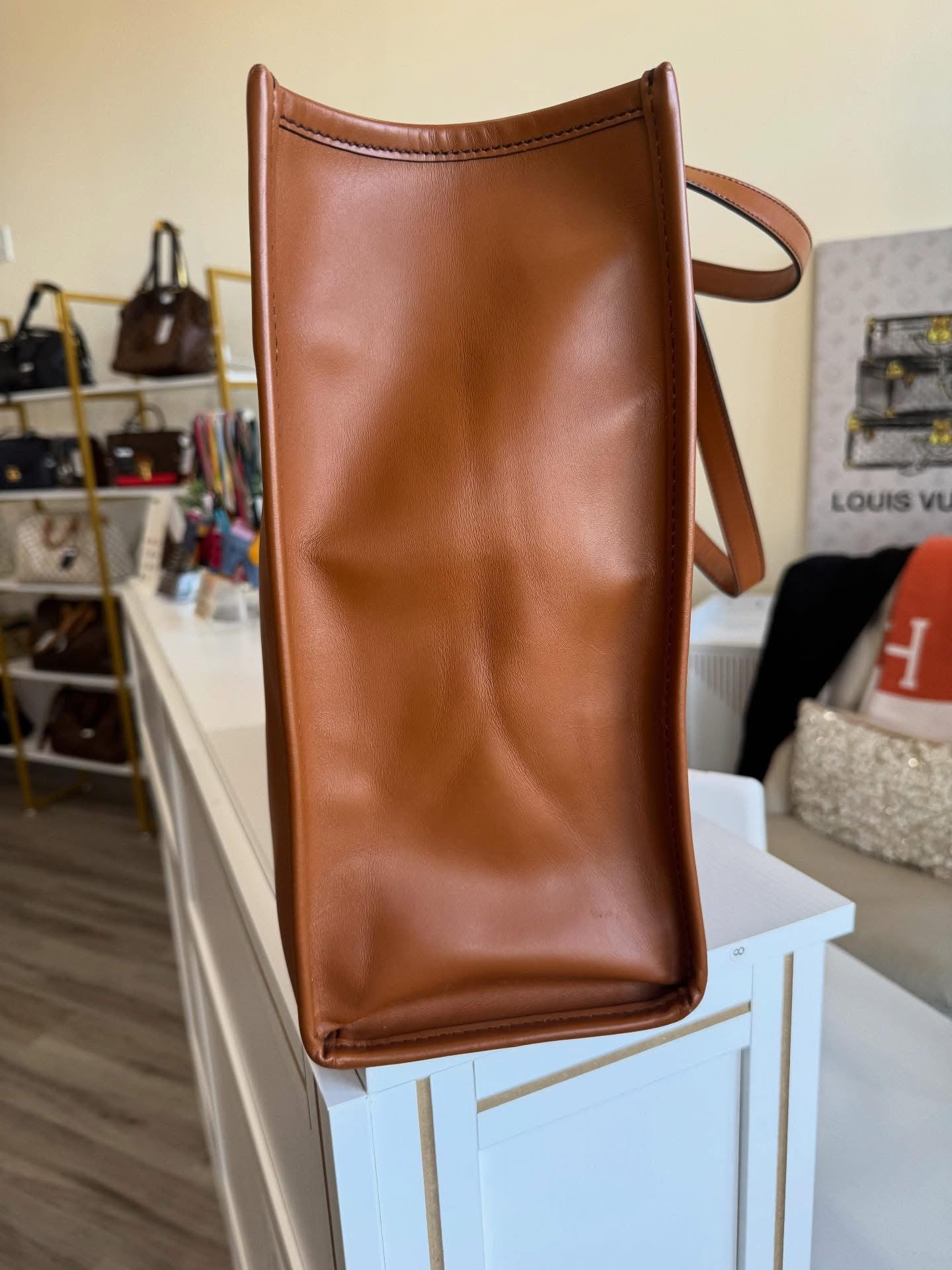 Fendi Logo Cutout Handle Shopper Tote – Large Leather