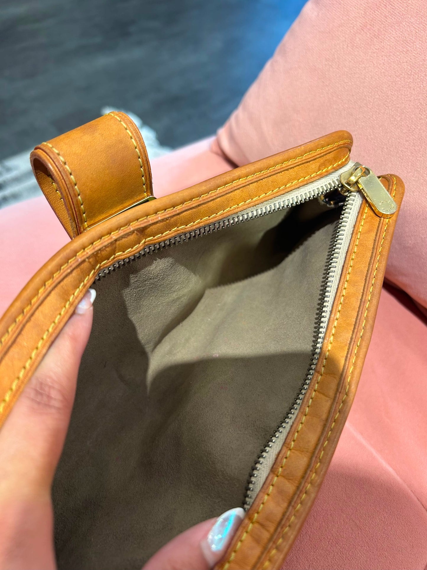 Louis Vuitton Shirley Clutch – Black Monogram Multicolore