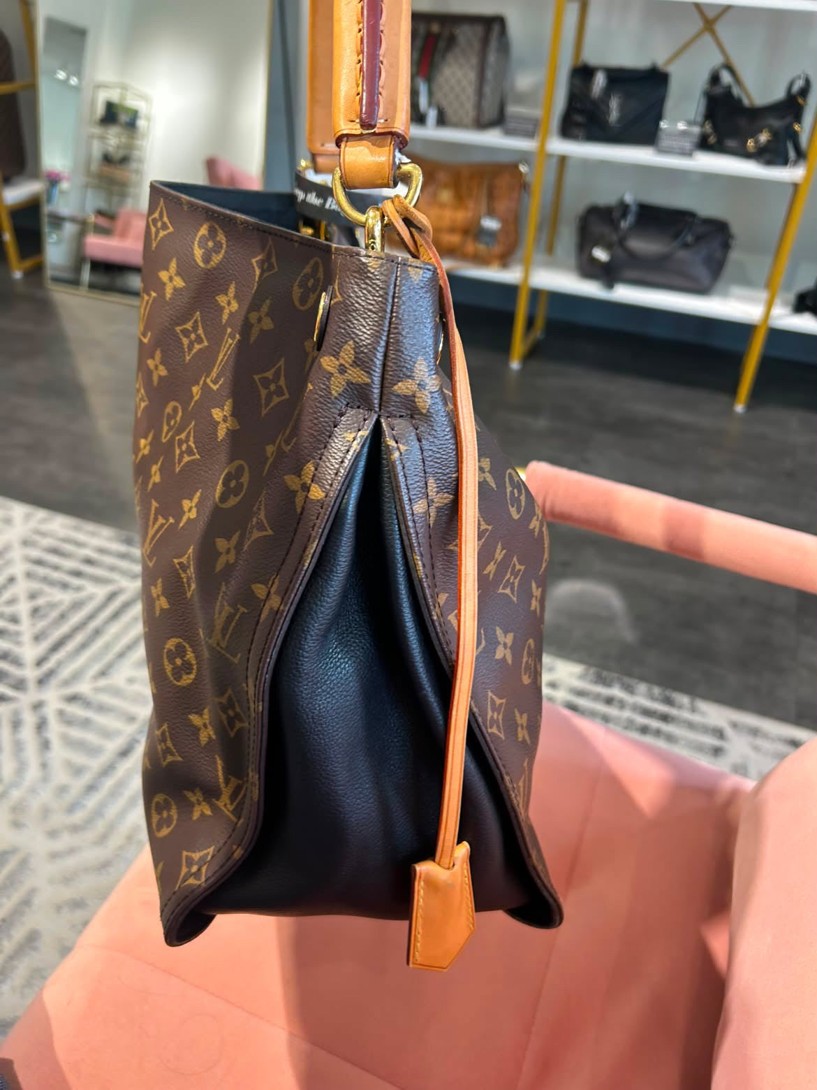 Louis Vuitton Gaia Black