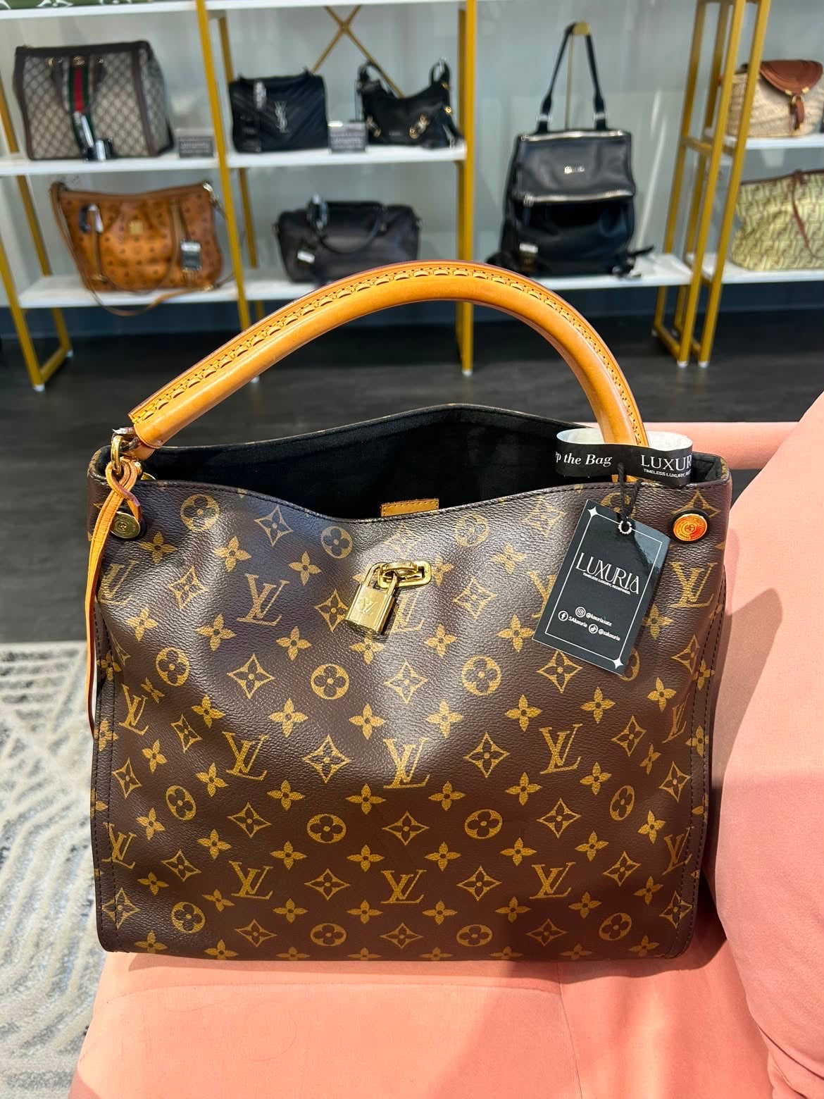 Louis Vuitton Gaia Black
