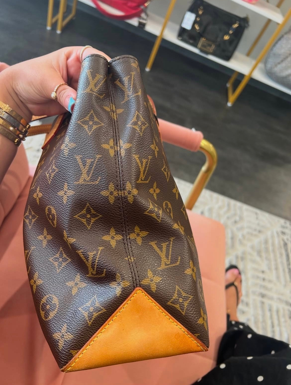 Louis Vuitton Wilshire MM – Monogram Canvas