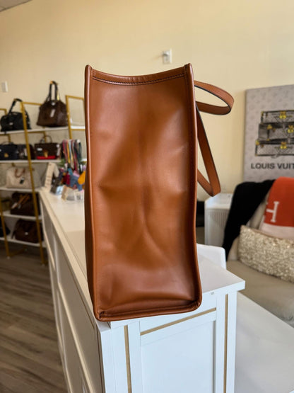 Fendi Logo Cutout Handle Shopper Tote – Large Leather