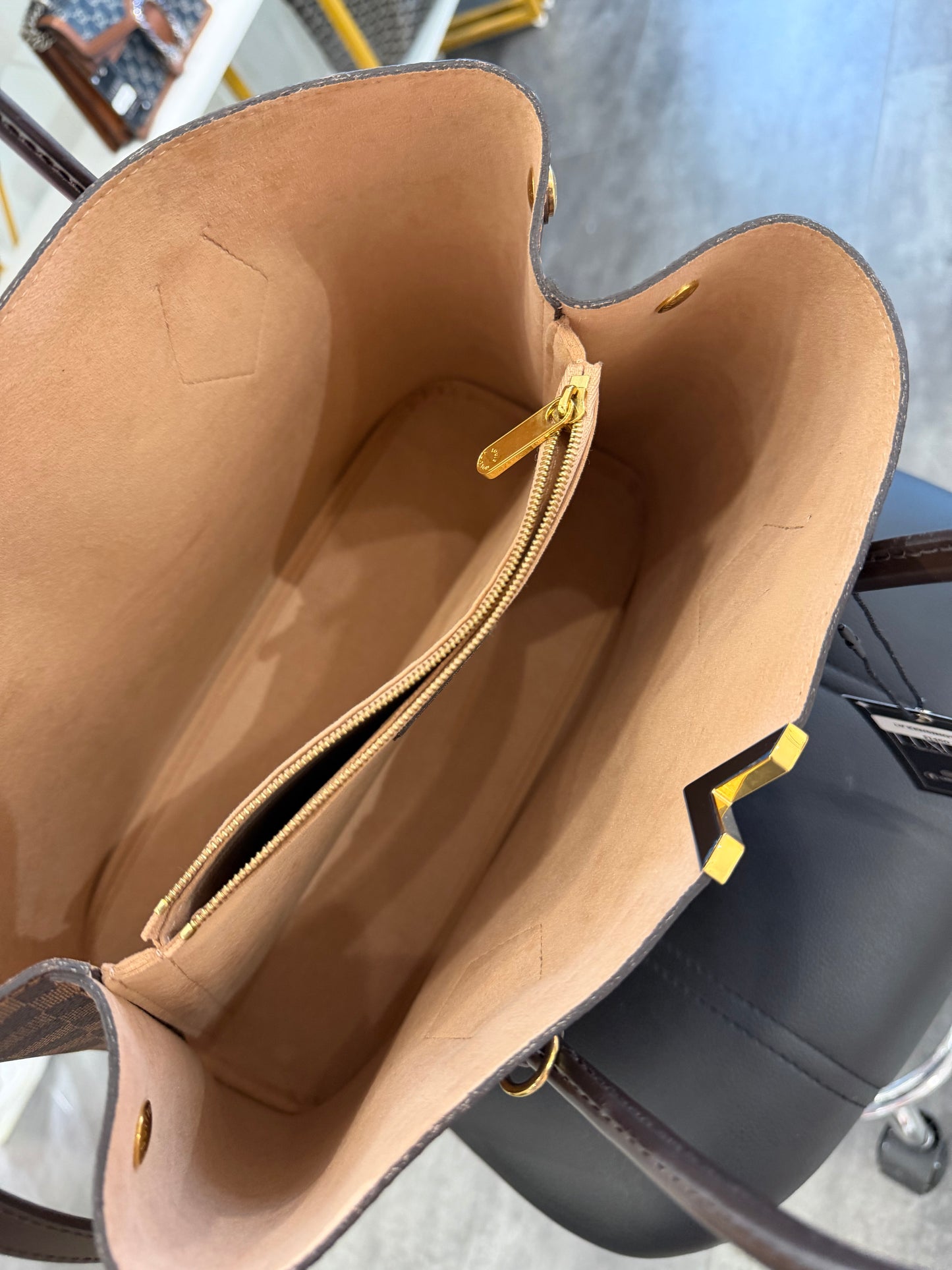 Louis Vuitton Kensington – Damier Ebene