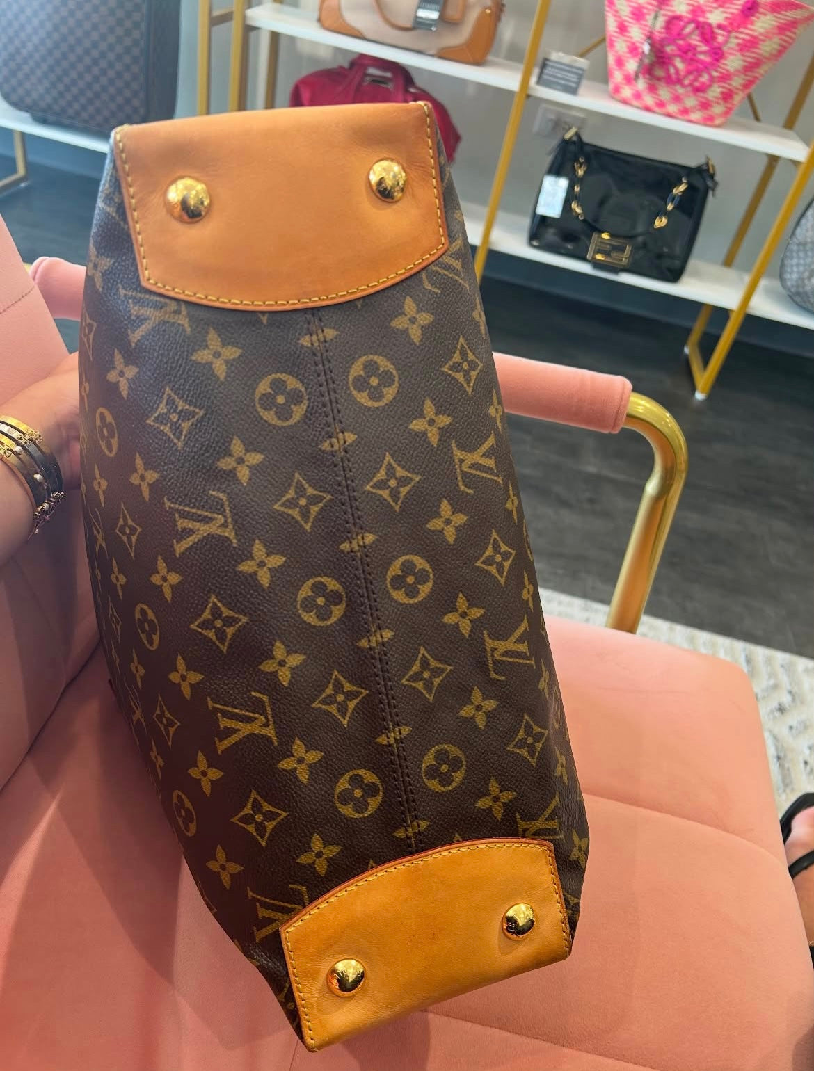 Louis Vuitton Wilshire MM – Monogram Canvas