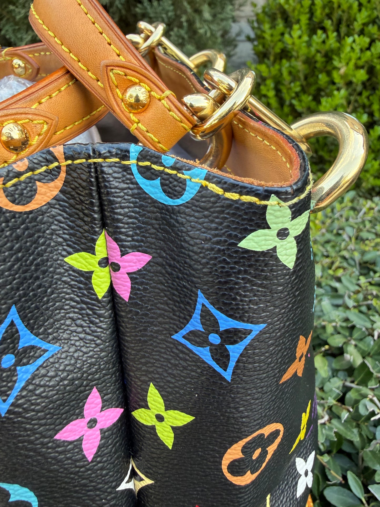 Louis Vuitton Audra in Noir