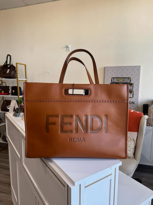 Fendi Logo Cutout Handle Shopper Tote – Large Leather