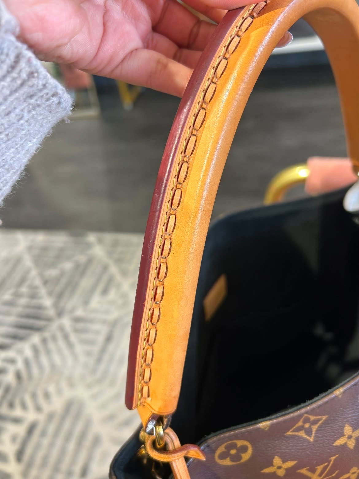 Louis Vuitton Gaia Black