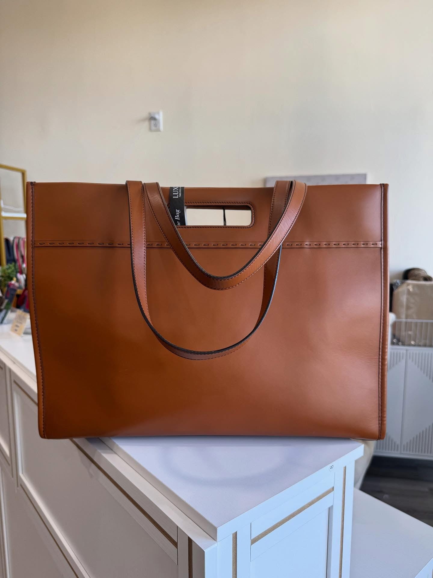 Fendi Logo Cutout Handle Shopper Tote – Large Leather