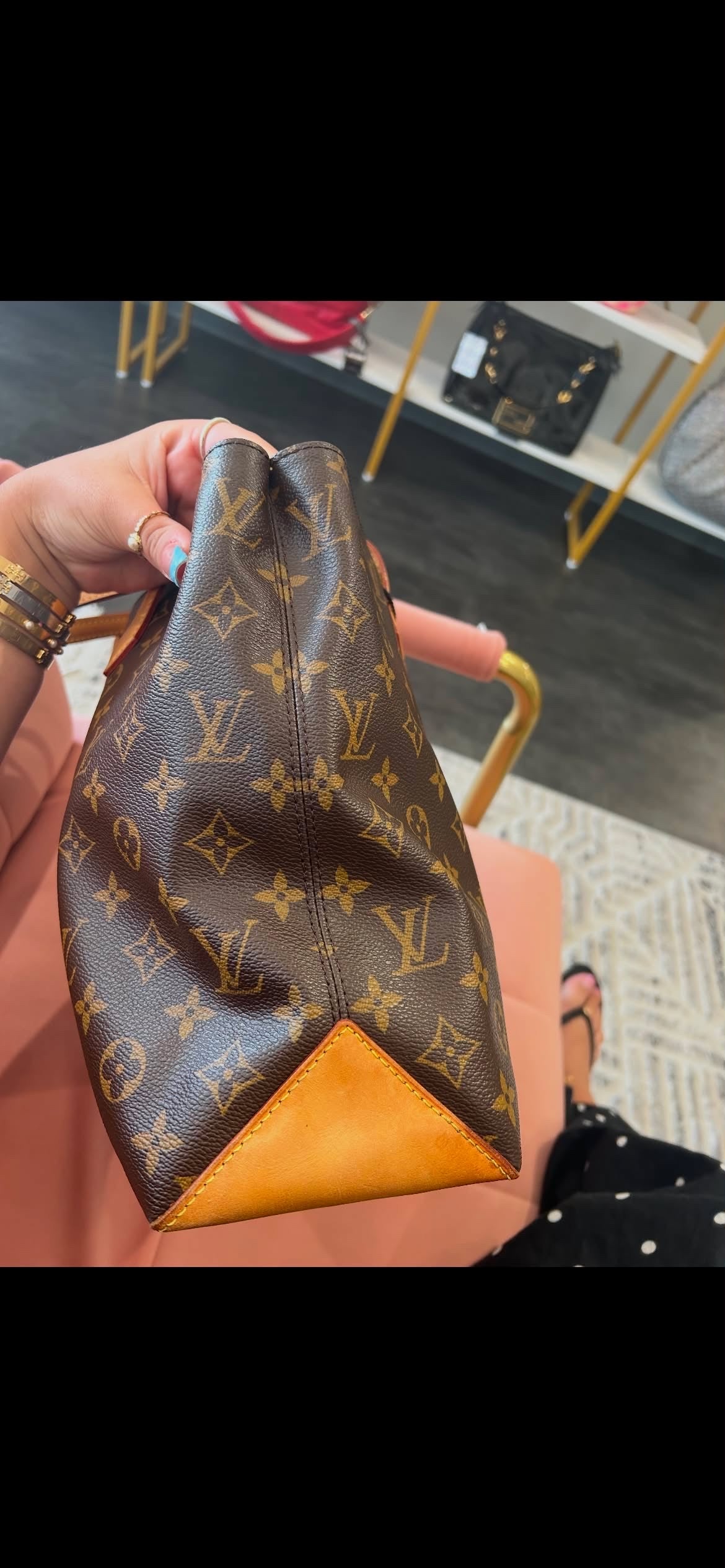 Louis Vuitton Wilshire MM – Monogram Canvas