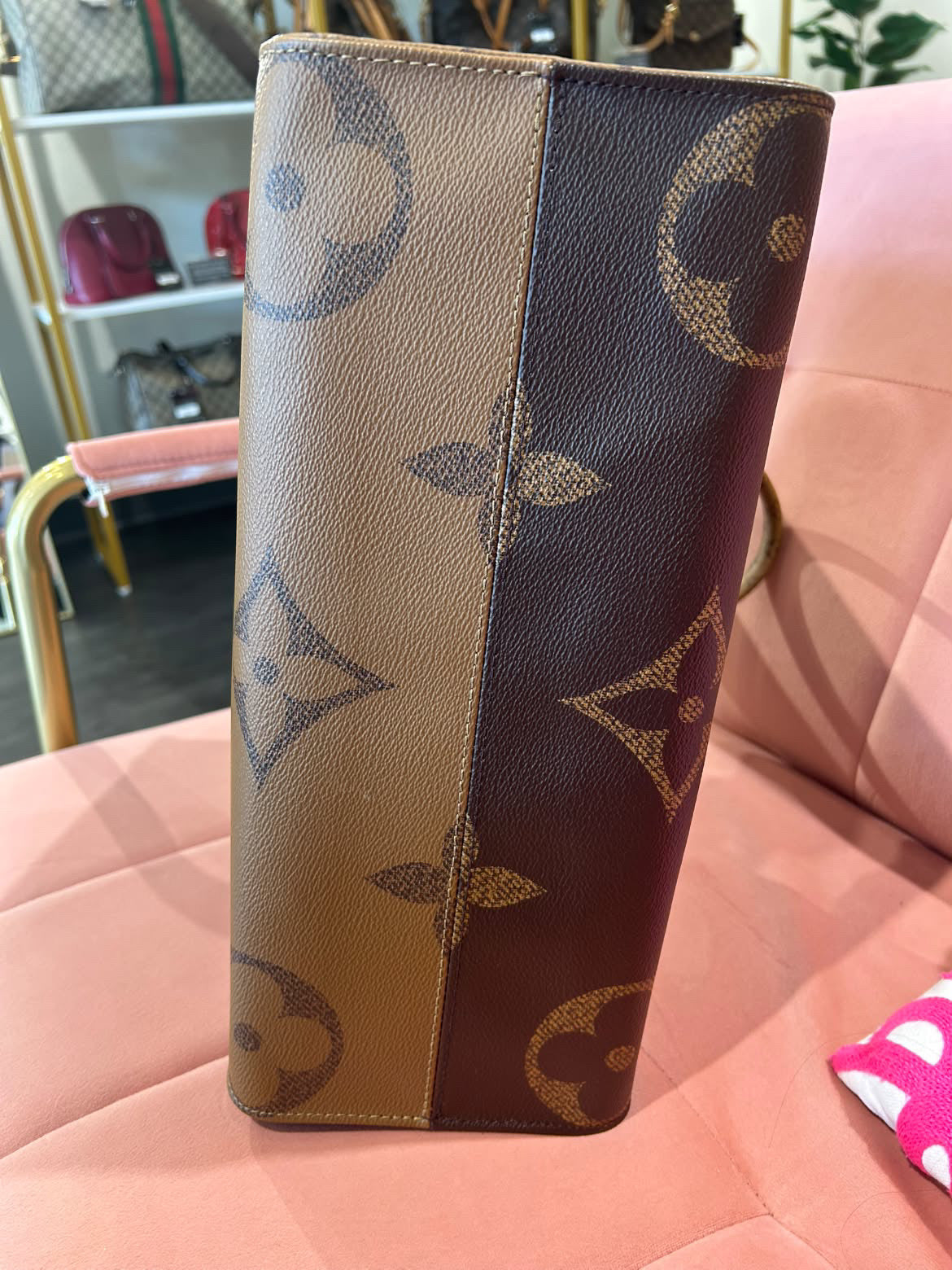 Louis Vuitton Onthego MM – Monogram Giant Reverse Canvas