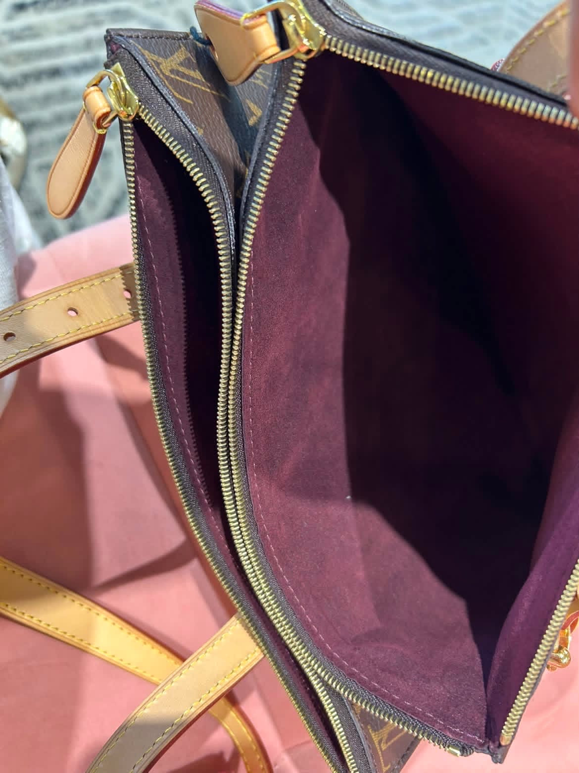 Louis Vuitton Carrousel – Monogram Canvas