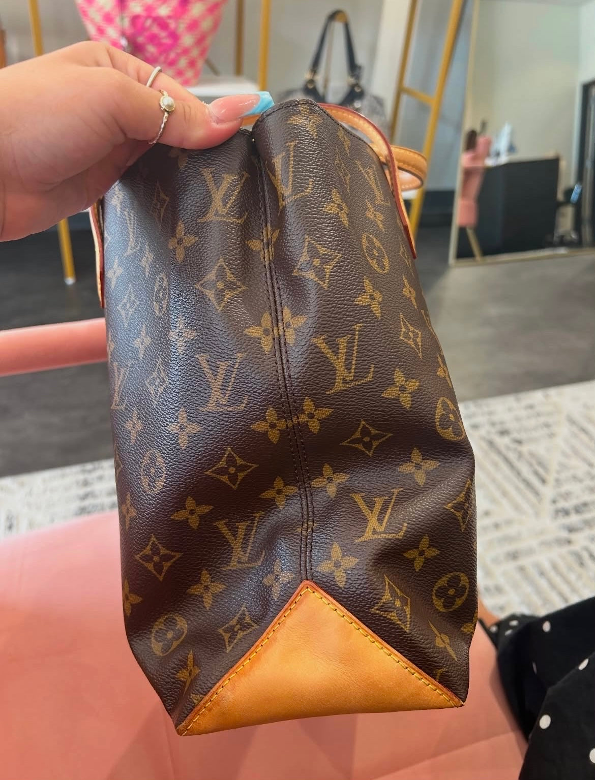 Louis Vuitton Wilshire MM – Monogram Canvas