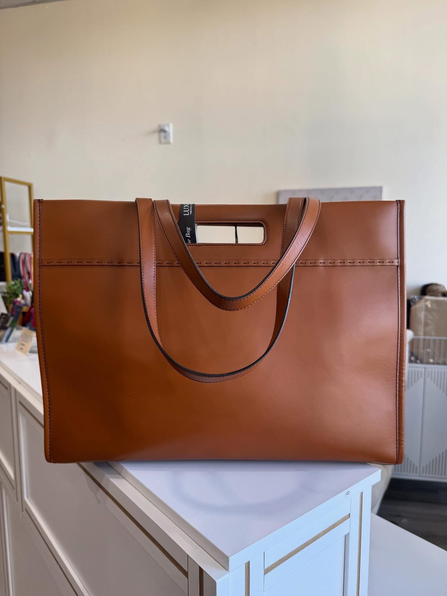 Fendi Logo Cutout Handle Shopper Tote – Large Leather