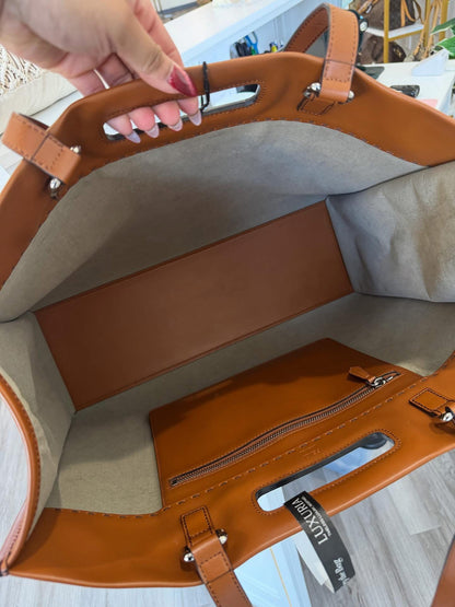 Fendi Logo Cutout Handle Shopper Tote – Large Leather