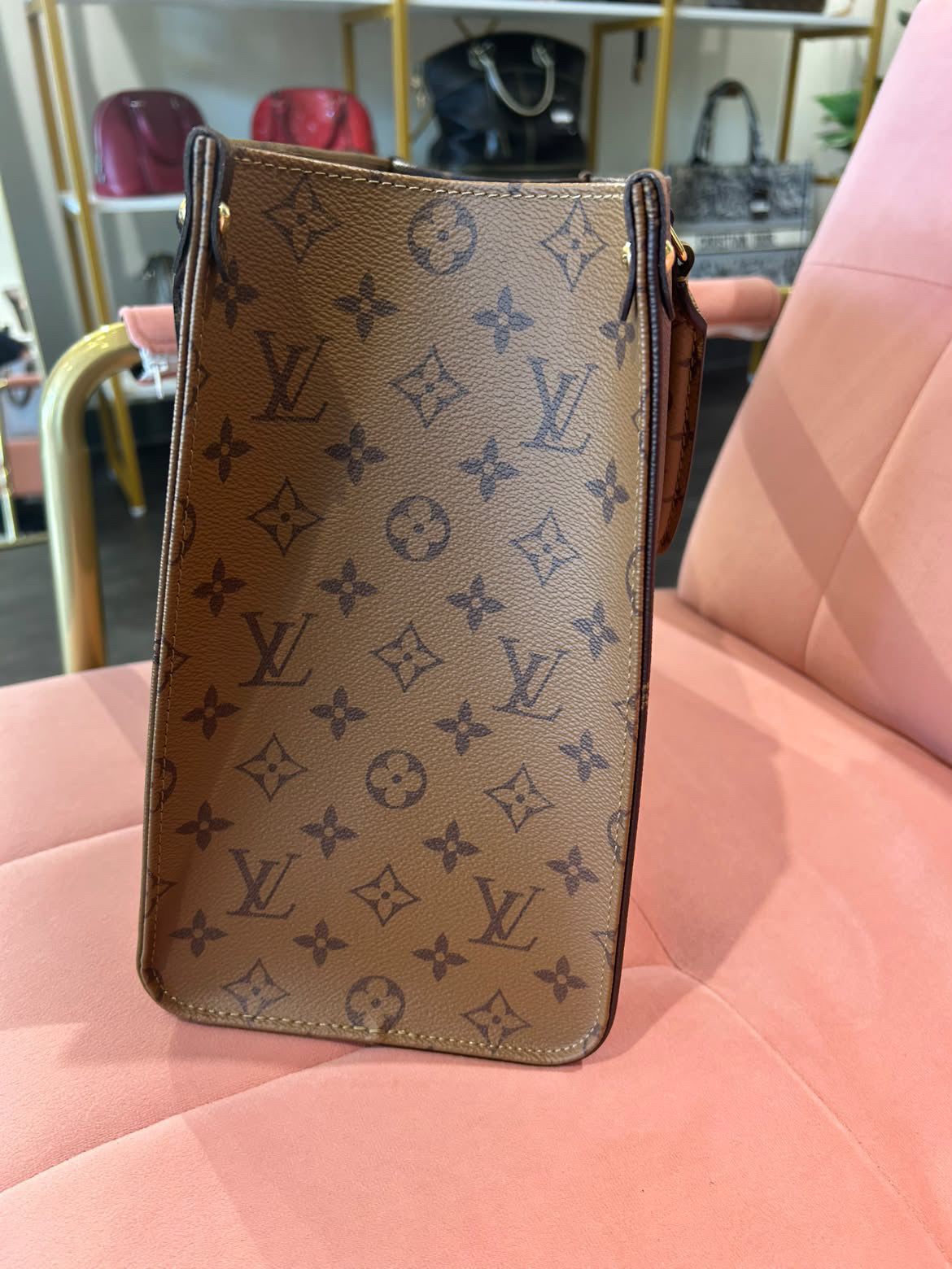Louis Vuitton Onthego MM – Monogram Giant Reverse Canvas