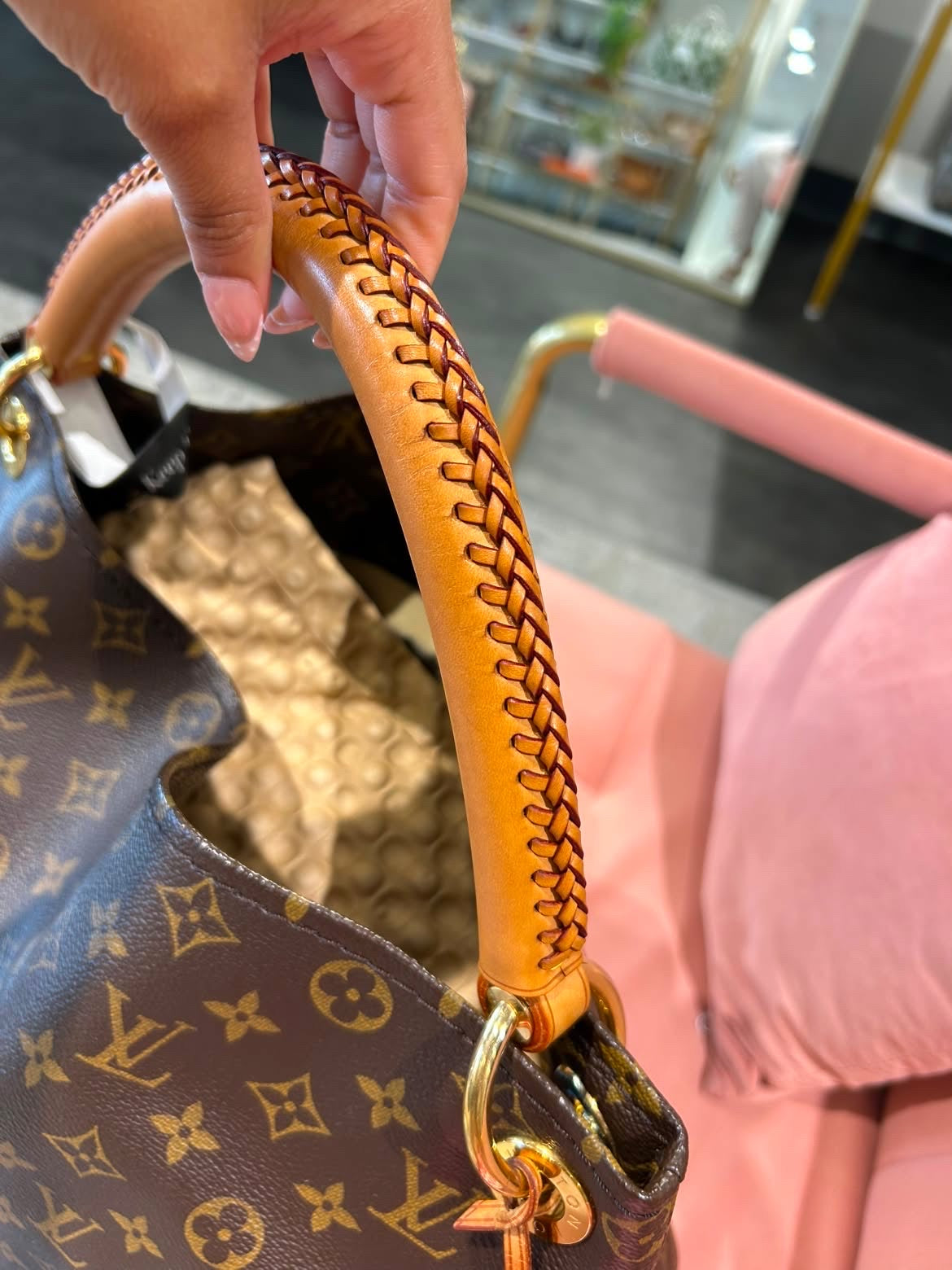 Louis Vuitton Artsy MM – Monogram Canvas