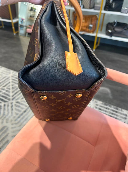 Louis Vuitton Gaia Black