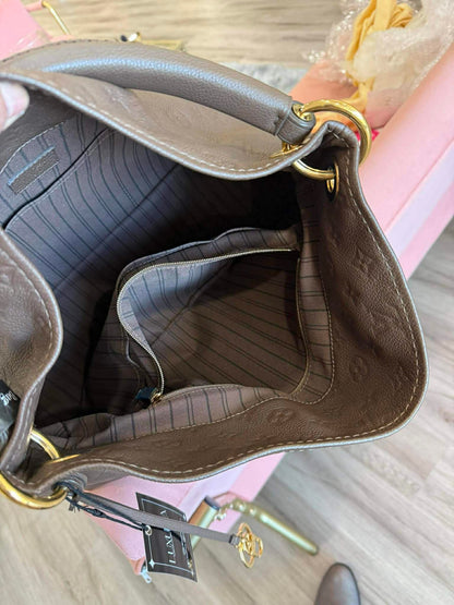 Louis Vuitton Artsy MM