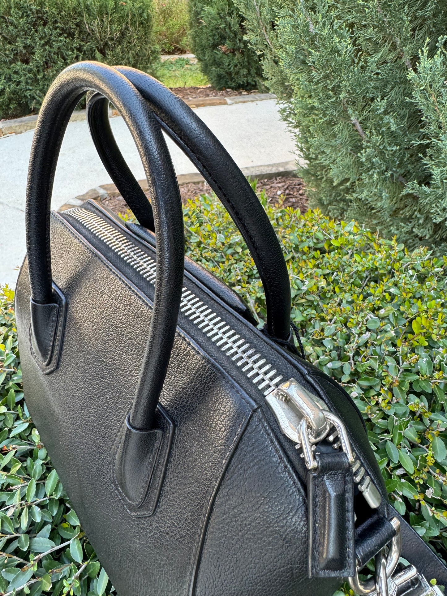 Antigona Small Top Handle Top Grained Leather