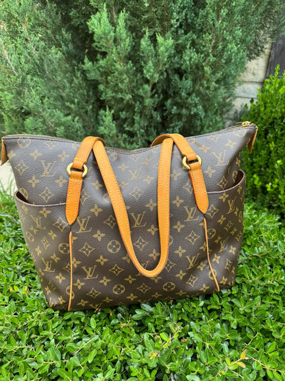 Louis Vuitton Totally MM in Monogram Canvas