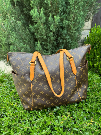 Louis Vuitton Totally MM in Monogram Canvas