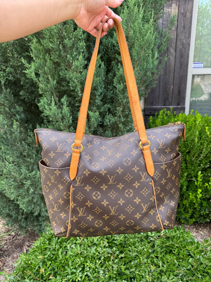 Louis Vuitton Totally MM in Monogram Canvas