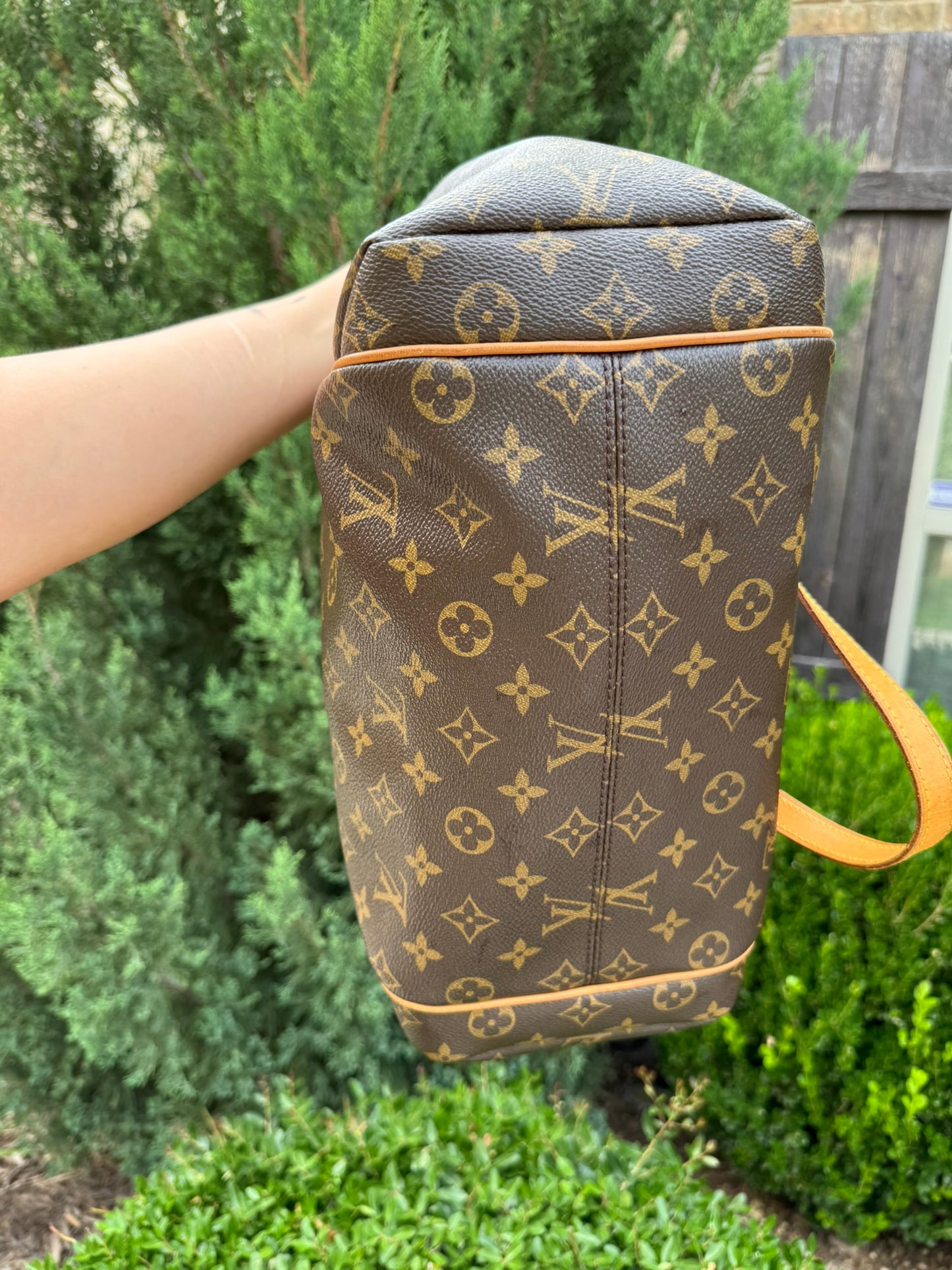 Louis Vuitton Totally MM in Monogram Canvas