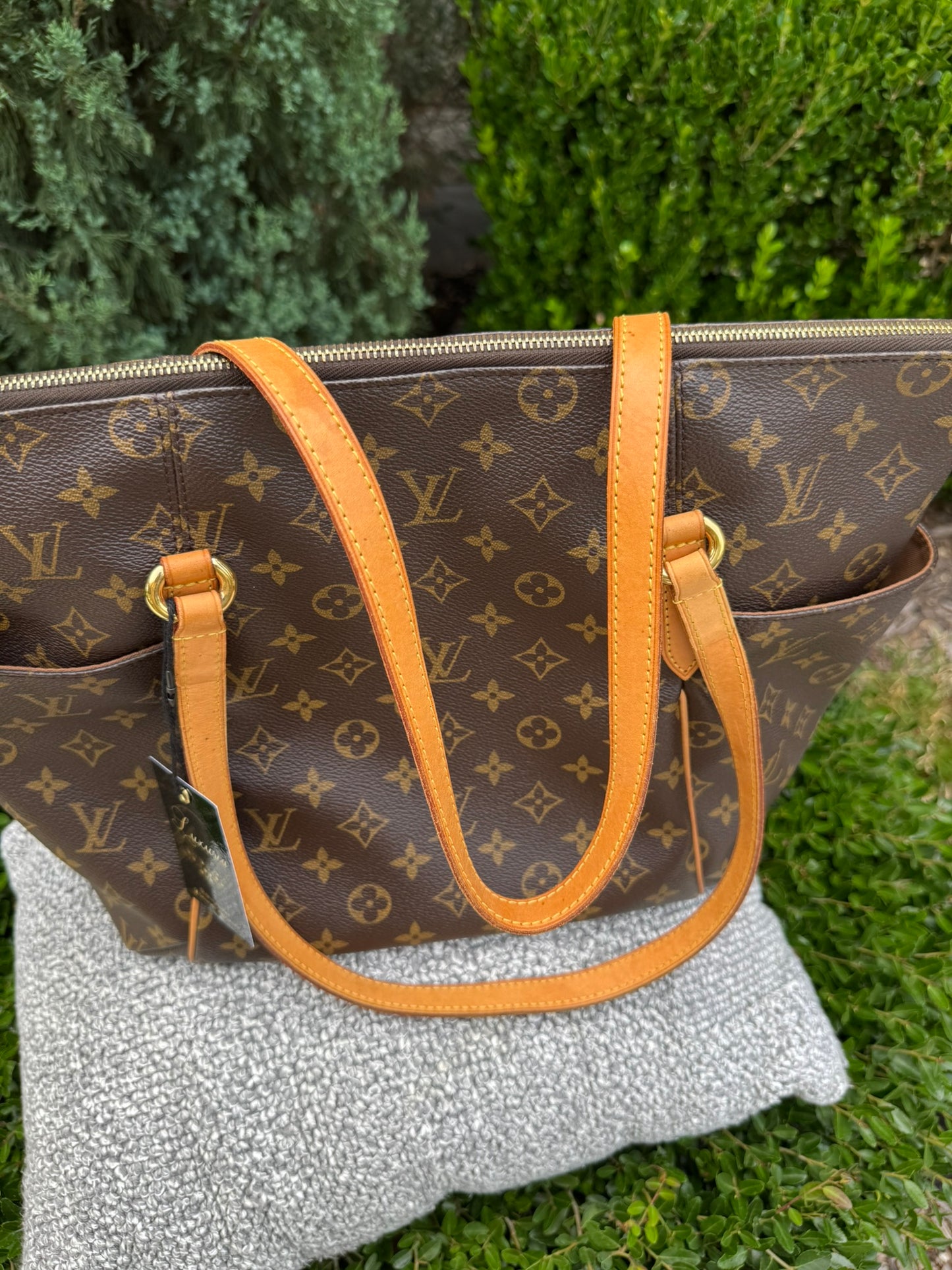 Louis Vuitton Totally MM in Monogram Canvas