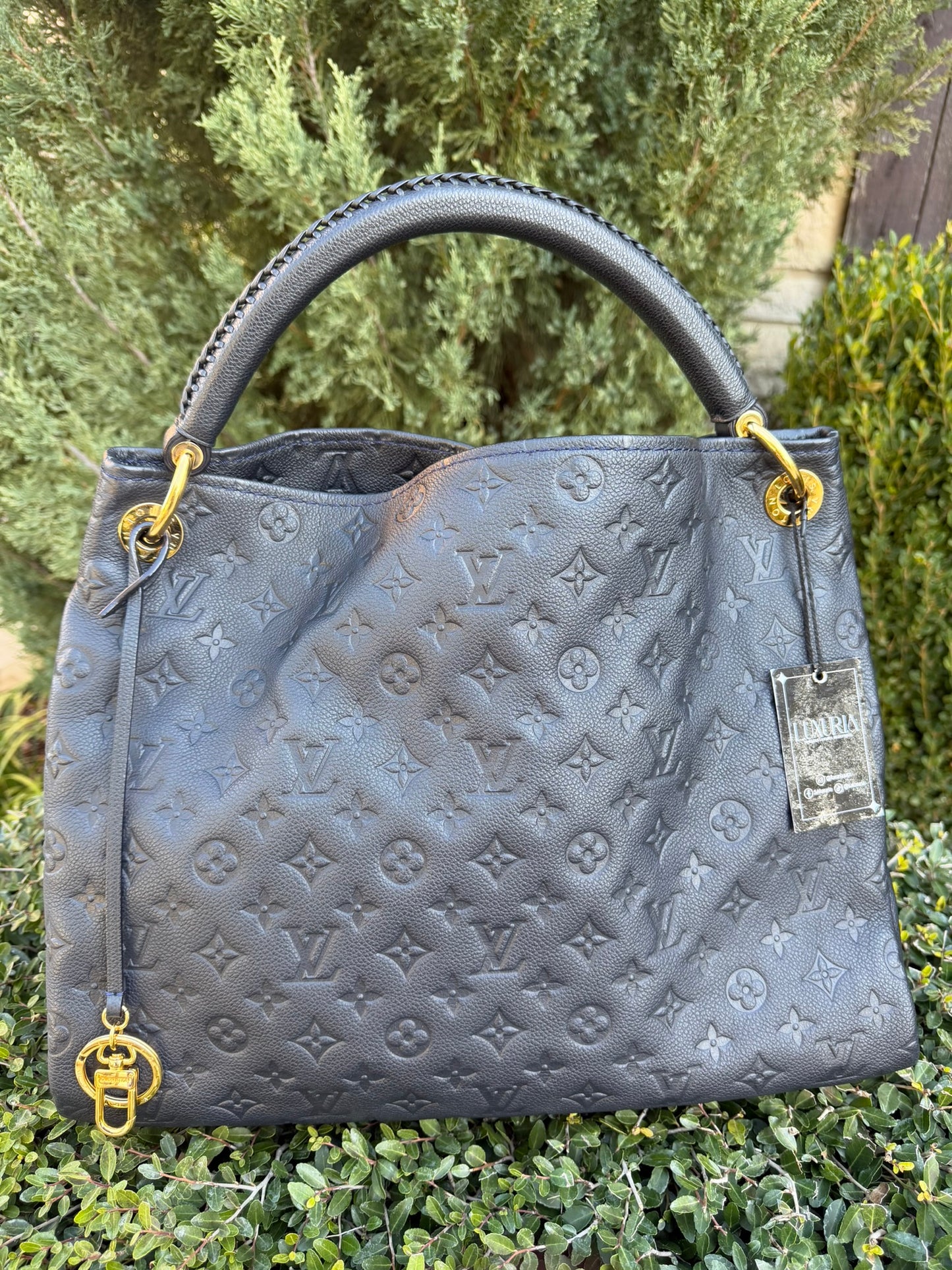 Louis Vuitton Artsy MM in Infini Empreinte Leather