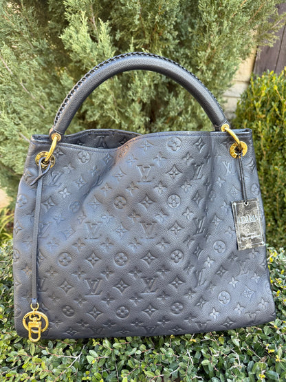 Louis Vuitton Artsy MM in Infini Empreinte Leather