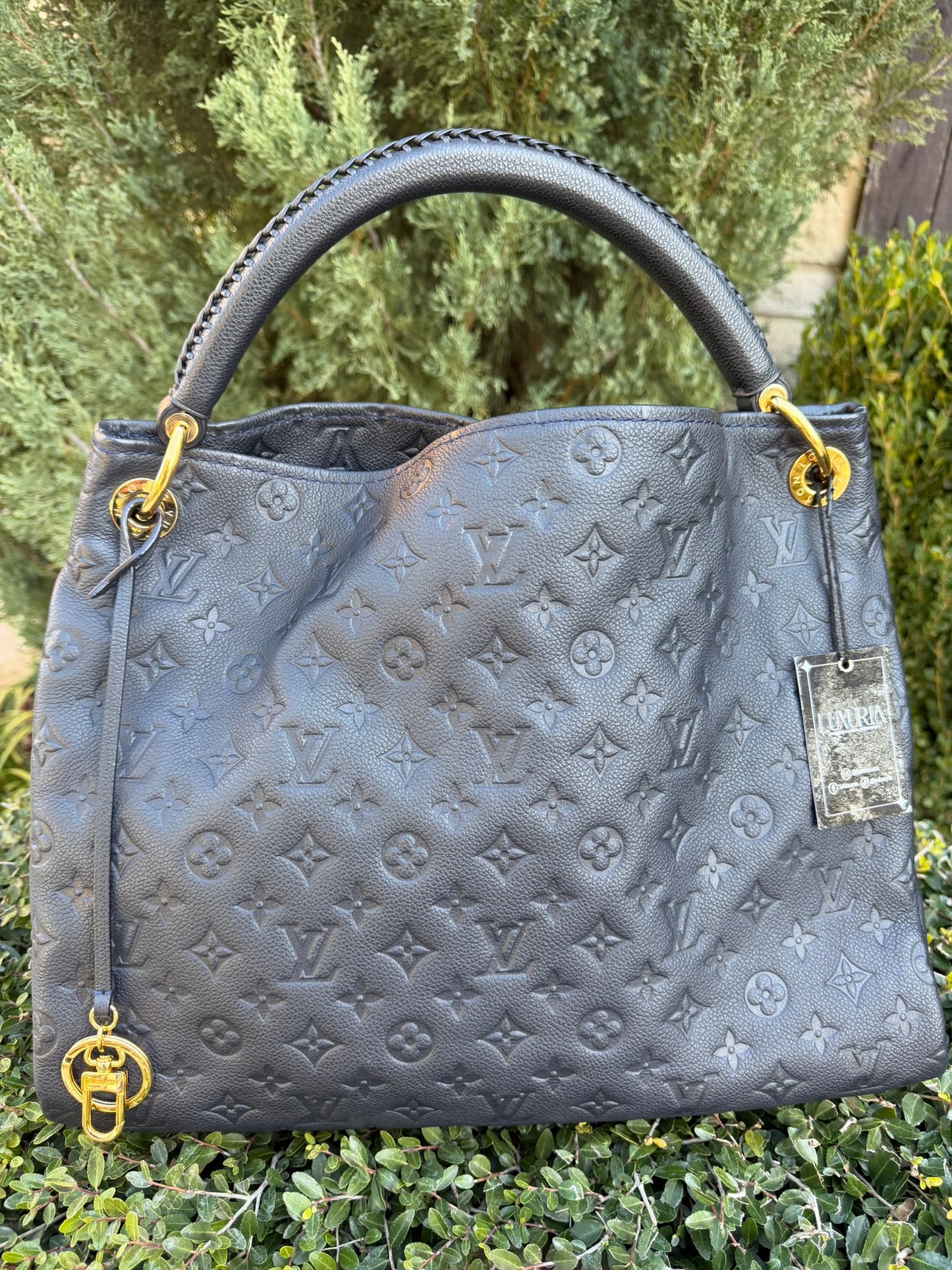 Louis Vuitton Artsy MM in Infini Empreinte Leather