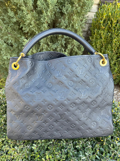 Louis Vuitton Artsy MM in Infini Empreinte Leather