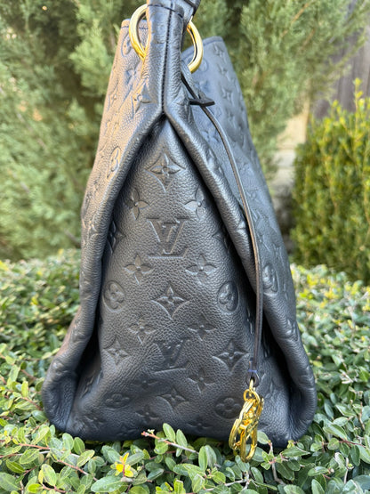 Louis Vuitton Artsy MM in Infini Empreinte Leather