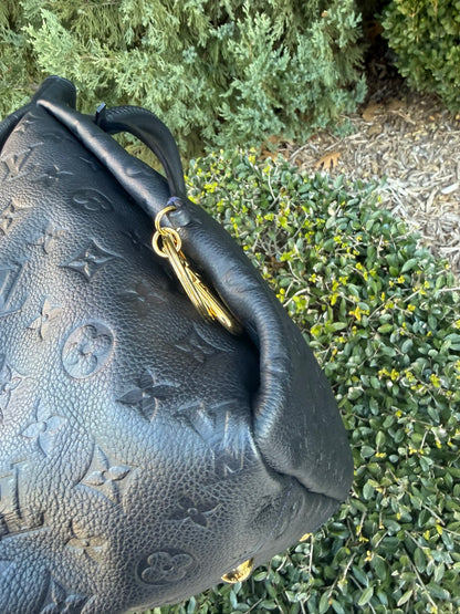 Louis Vuitton Artsy MM in Infini Empreinte Leather