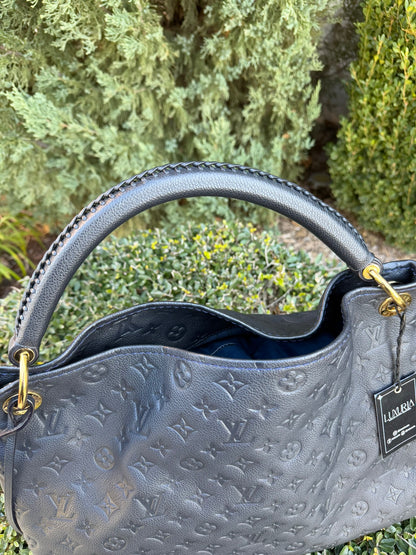 Louis Vuitton Artsy MM in Infini Empreinte Leather