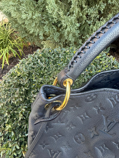 Louis Vuitton Artsy MM in Infini Empreinte Leather