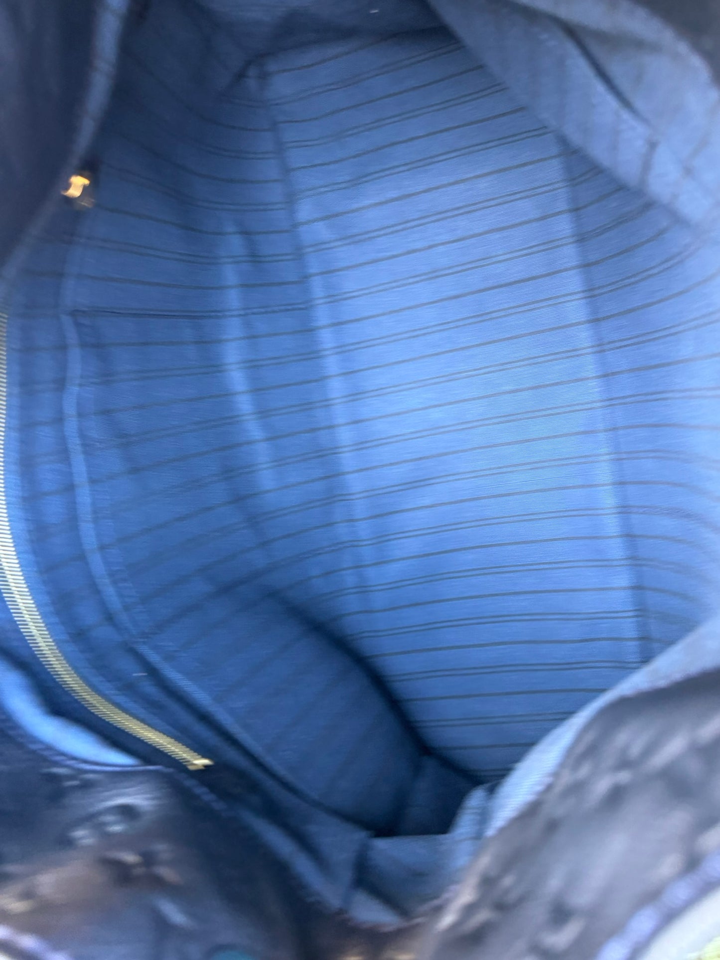 Louis Vuitton Artsy MM in Infini Empreinte Leather