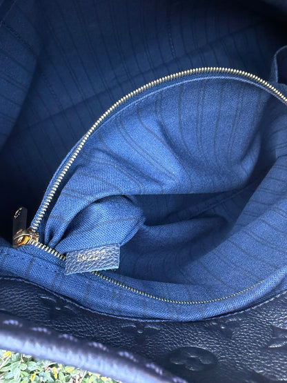 Louis Vuitton Artsy MM in Infini Empreinte Leather